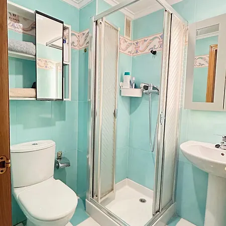 El Pisín De Goya: Piso Luminoso Con Garaje A Pie Del Centro De Oviedo.