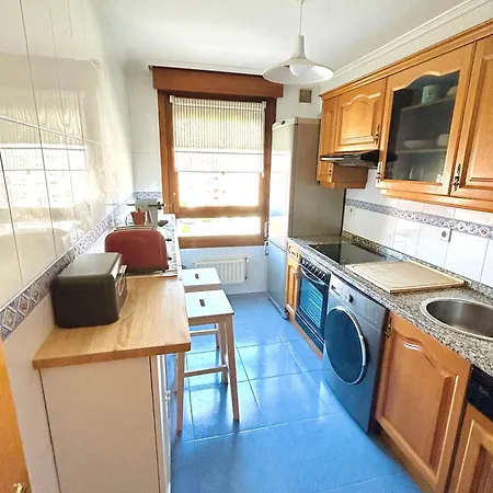 Appartamento El Pisin De Goya: Piso Luminoso Con Garaje A Pie Del Centro De Oviedo. *