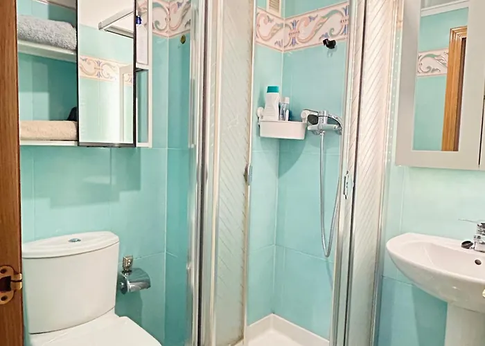 El Pisín De Goya: Piso Luminoso Con Garaje A Pie Del Centro De Oviedo.