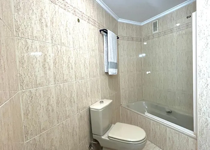 Apartamento El Pisín De Goya: Piso Luminoso Con Garaje A Pie Del Centro De Oviedo. Oviedo